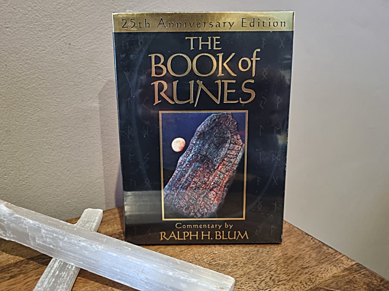 book of runes, ralph h. blum, South africa rune stone