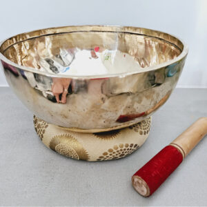 Hand Hammered Brass Singing Bowl 26cm, Discover the soothing sound of our Hand Hammered Brass Singing Bowl (22cm). Perfect for meditation, sound healing, stress relief, handmade, hammered, bowl, Suede tip Mallet