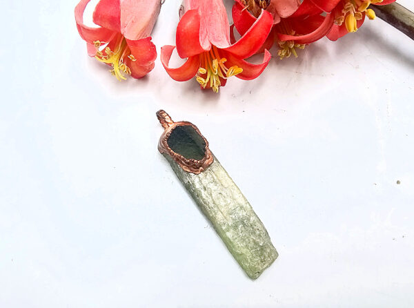 *Green Kyanite Pendant Pendant With Moldavite