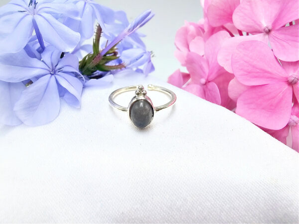 Labradorite Oval Ring With Dots (925 Silver)