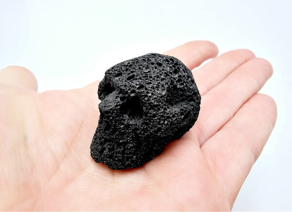 Lava Stone Skull (4x2cm)