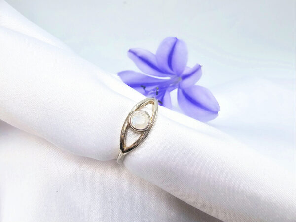 Rainbow Moonstone Round Ring (925 Silver)