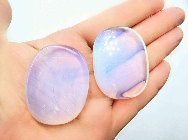 Opalite Palm Stone Flat (4cm)