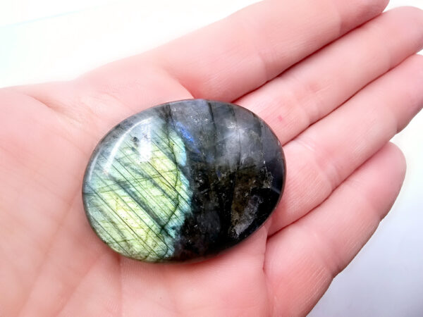 Labradorite palm Stone E (5cm)