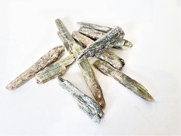 Green Kyanite Blades (4-6cm)