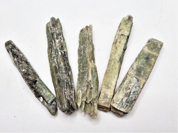 Green Kyanite Blades (9-11cm) - Image 2