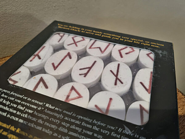 The Book Of Runes (Ralph H Blum) With Rune Stones - Image 2