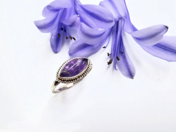 Amethyst Diamond Shaped Ring (925 Silver)