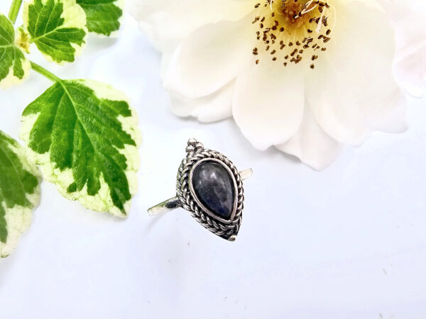 Labradorite Detailed Tear Ring (925 Silver)