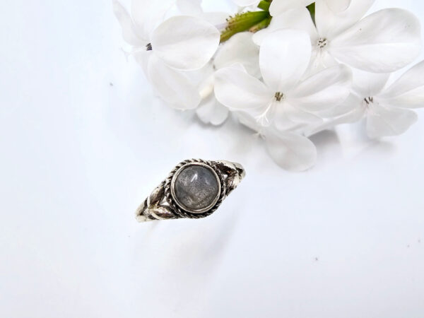 Labradorite Round Leaf Ring (925 Silver)