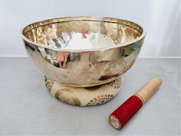 Brass Singing Bowl - Handmade & Hammered  (07) 26cm