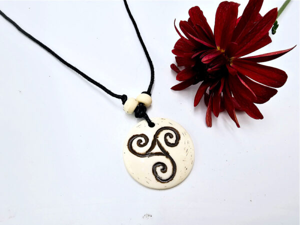 Triskele Necklace Round White