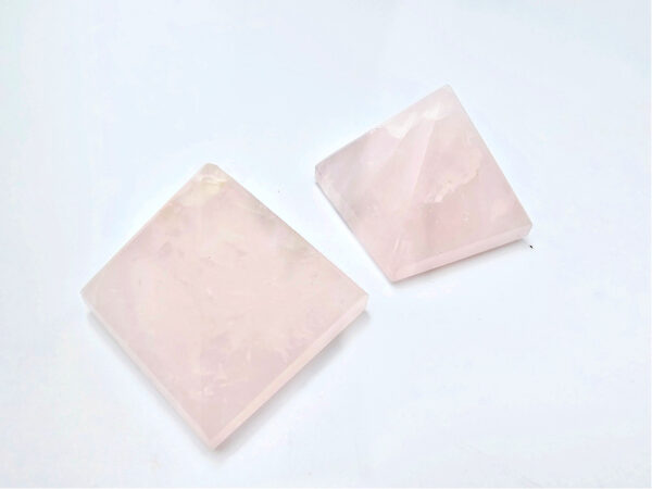 Rose Quartz Pyramid (3cm)