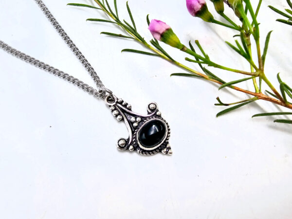 Black Onyx Detailed Drop Necklace