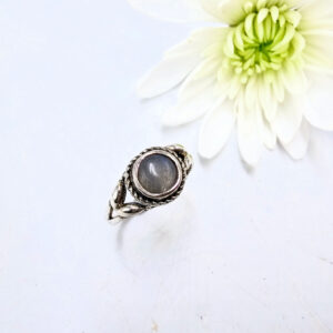 Labradorite Centre Leaf Ring