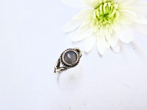 Labradorite Centre Leaf Ring