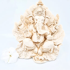 Ganesha Statue Leaf (19cm)