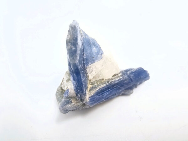 Blue Kyanite Cluster with Quartz C (14.3g) - Image 2