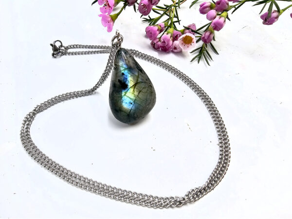 Labradorite Polished Flashy Tear Necklace - Image 2
