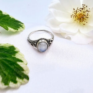 Rainbow Moonstone Detailed Ring (925 Silver)