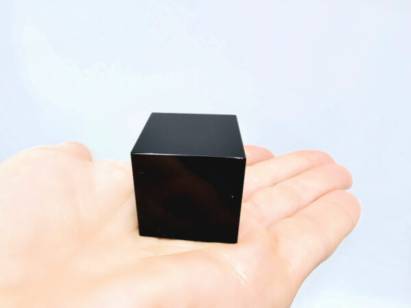 Black Obsidian Cube (3cm) - Image 2