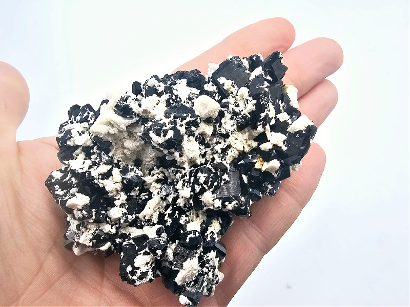 Black Tourmaline Rough I (141g) Black Tourmaline Rough I (141g)