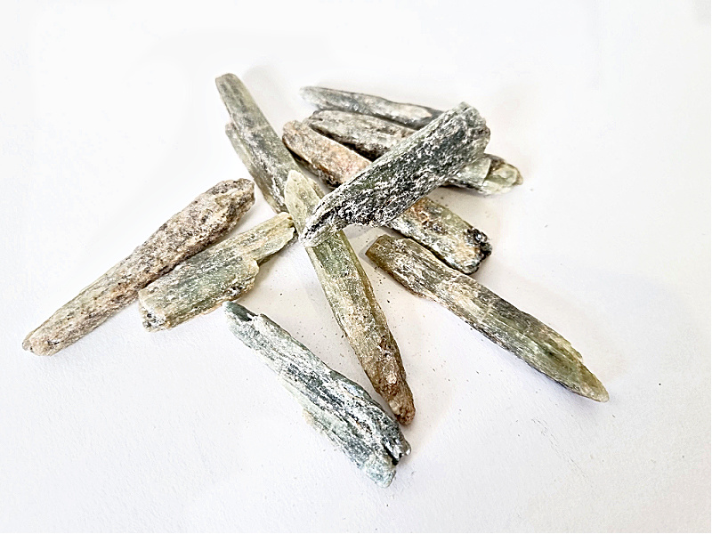 Green Kyanite Blades (4-6cm) Green Kyanite Blades (4-6cm)