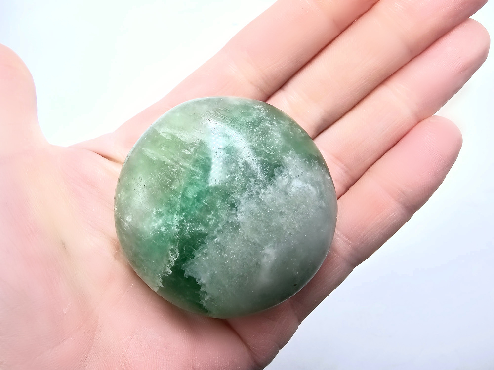 Fluorite Palm Stone Emerald Green C (156g) Fluorite Palm Stone Emerald Green C (156g)