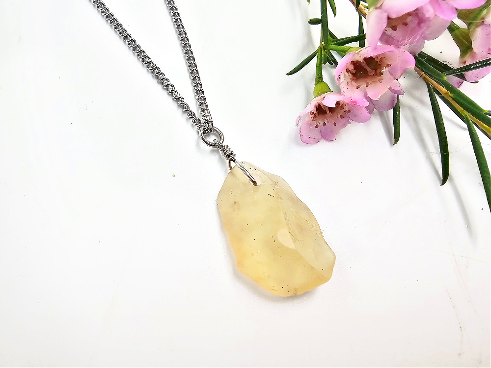 Libyan Desert Glass Necklace B (4.6g) Libyan Desert Glass Necklace B (4.6g)