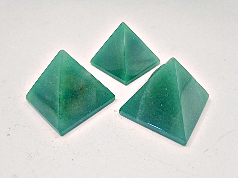 Green Aventurine Pyramid (3cm) Green Aventurine Pyramid (3cm)