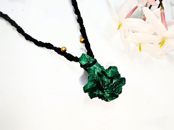 Silky malachite Macrame Necklace