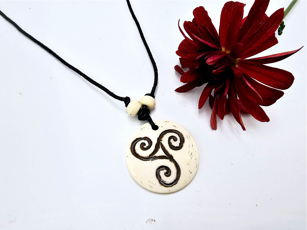 Triskele Necklace Round White Triskele Necklace Round White
