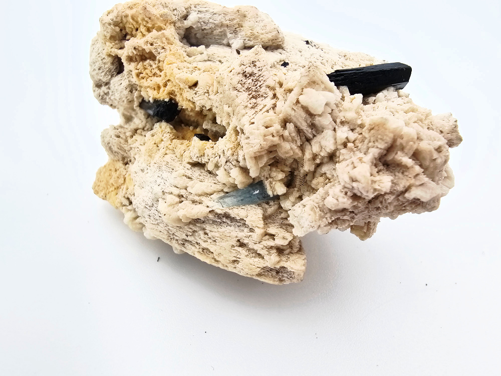 Black Tourmaline Rough M (108g) Feldspar & Aquamarine Black Tourmaline Rough M (108g) Feldspar & Aquamarine