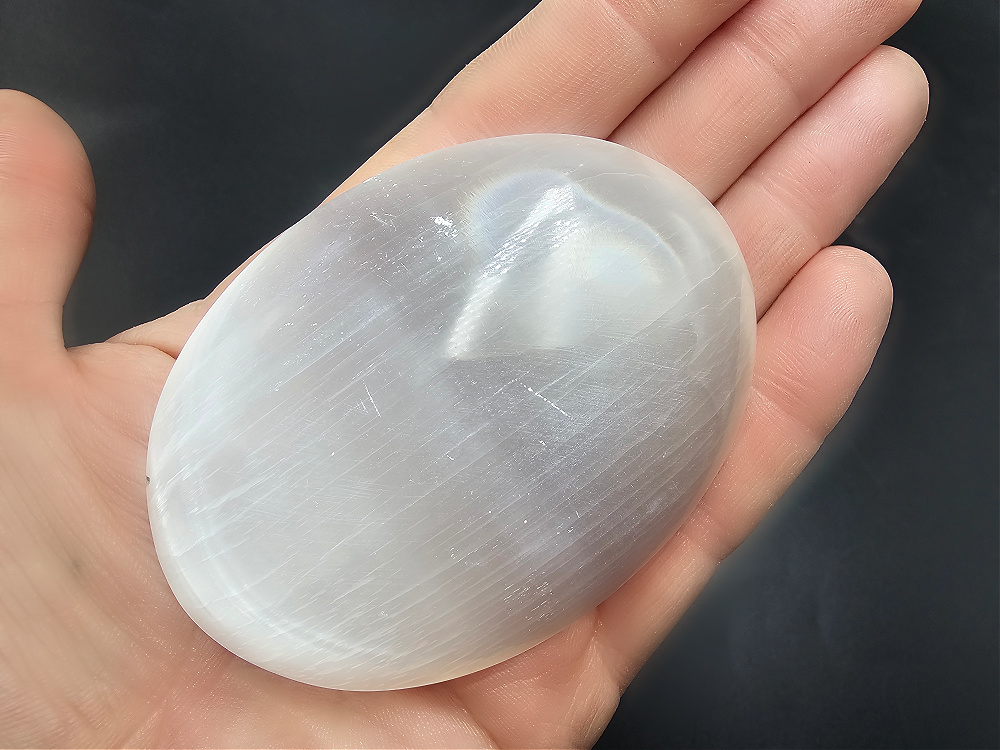 Selenite Palm Stone (7-8cm) Selenite Palm Stone (7-8cm)