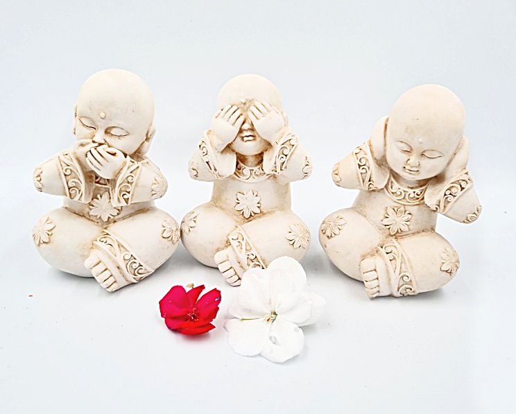 Three Wise Detailed Monks Statues (11cm) Three Wise Detailed Monks Statues (11cm)
