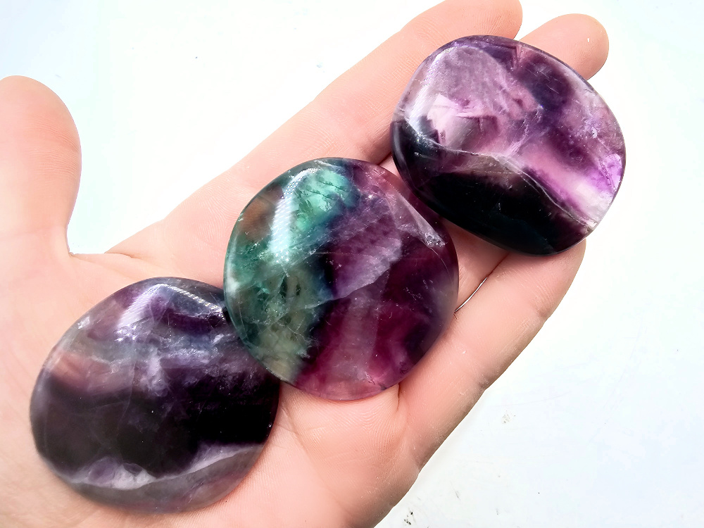 Rainbow Fluorite palm Stone (4-5cm) Rainbow Fluorite palm Stone (4-5cm)