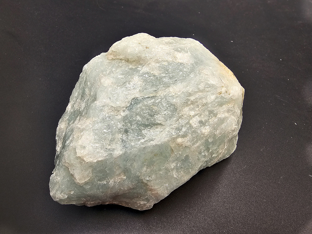Aquamarine Rough A (744g) Aquamarine Rough A (744g)
