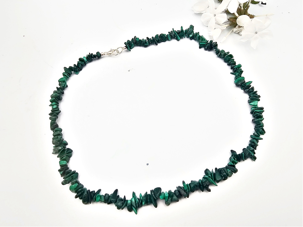Green Malachite Stone Chips Chocker Necklace Green Malachite Stone Chips Chocker Necklace