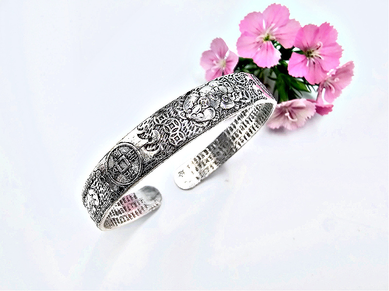 Pi Xiu Feng Shui Bangle with Lucky Coins Pi Xiu Feng Shui Bangle with Lucky Coins