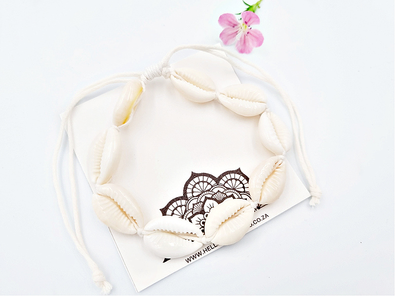 Cowrie Bangle (White) Cowrie Bangle (White)