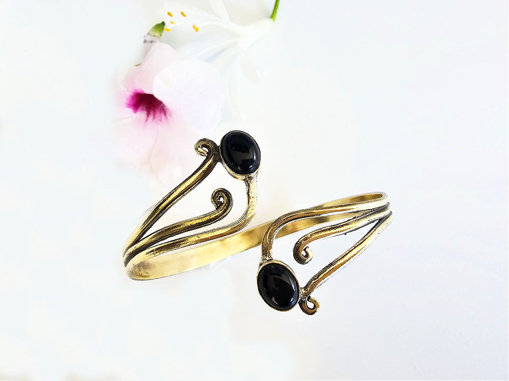 Double Swirl Black Onyx Bangle (Brass) Double Swirl Black Onyx Bangle (Brass)