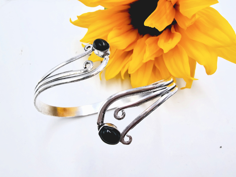 Double Swirl Black Onyx Bangle (W/Brass) Double Swirl Black Onyx Bangle (W/Brass)