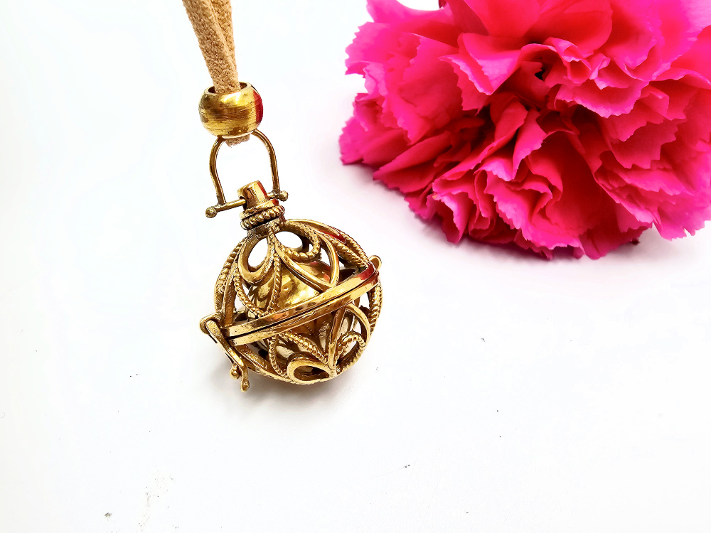 Harmony Bell Dainty Blossom Round Necklace (Brass) Harmony Bell Dainty Blossom Round Necklace (Brass)