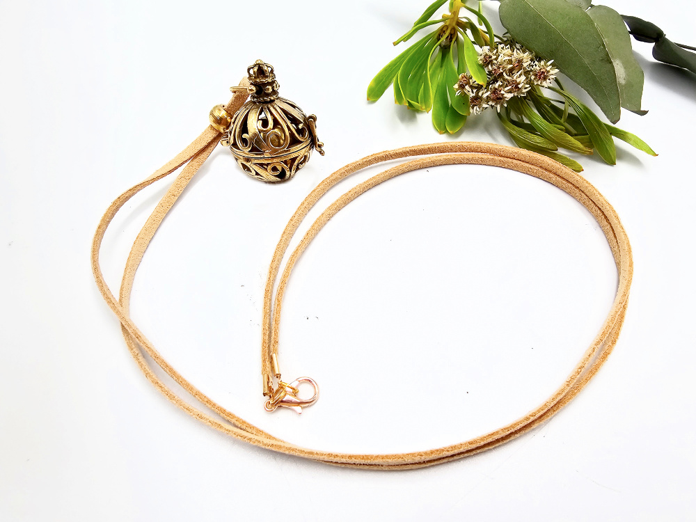 Harmony Bell Elegant Flair Round Necklace (Brass) Harmony Bell Elegant Flair Round Necklace (Brass) - Image 2