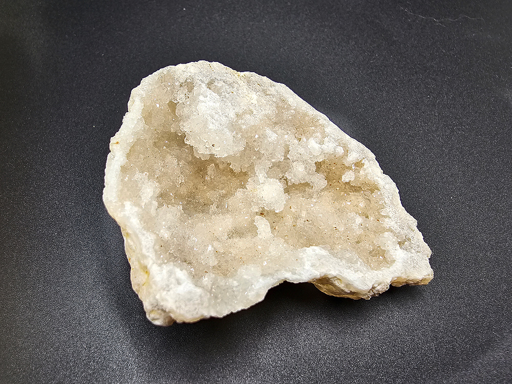 Quartz Geode Half B (36g) Quartz Geode