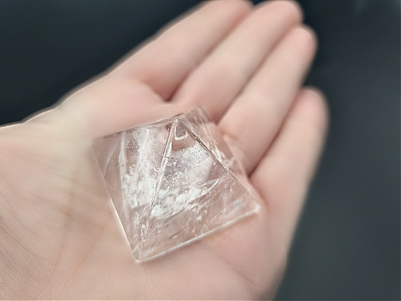 Clear Quartz Pyramid (3cm) (Wisdom & Elevation) Clear Quartz Pyramid (3cm) (Wisdom & Elevation)