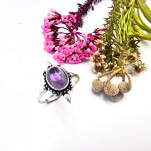 Toe Ring – Direction Amethyst (White Brass)