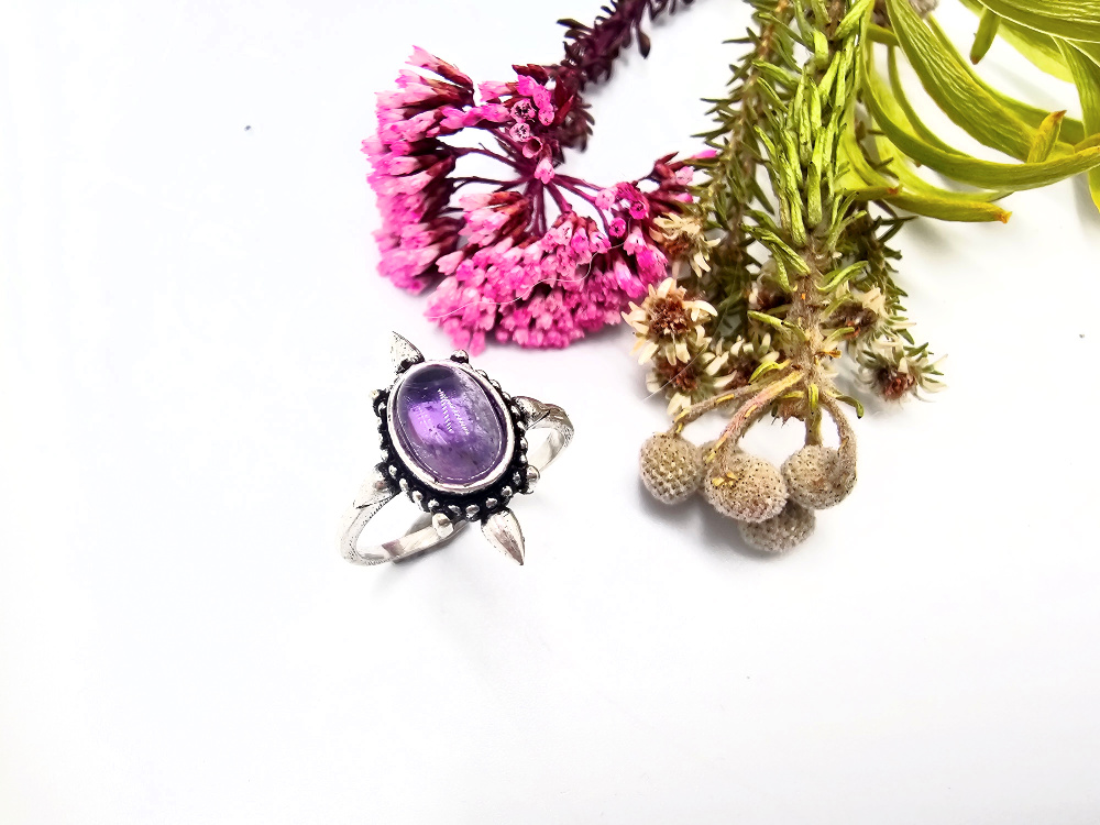 Toe Ring – Direction Amethyst (White Brass) Toe Ring in Amethyst