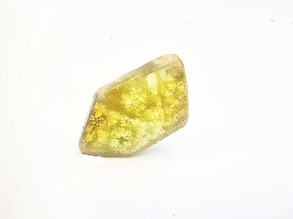 Green Garnet Polished Slice C (16g) Green Garnet Polished Slice C (16g)