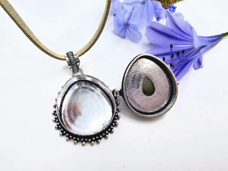 Labradorite Teardrop Locket (Opens) Labradorite Teardrop Locket (Opens) - Image 3